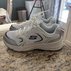 Skechers big kids 6 / woman’s 8.  Worn once!